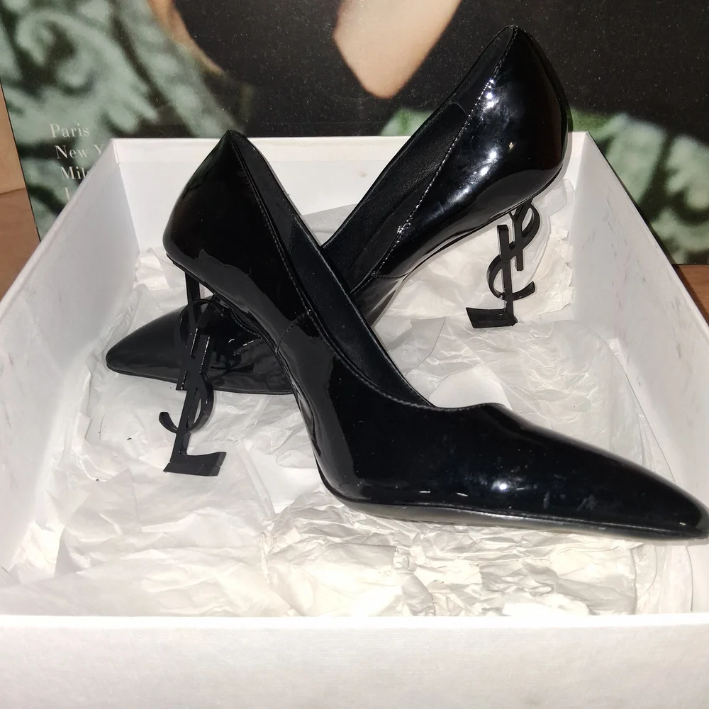 Yves Saint Laurent Black Patent Leather Logo Stiletto Pumps - Picture 2 of 4